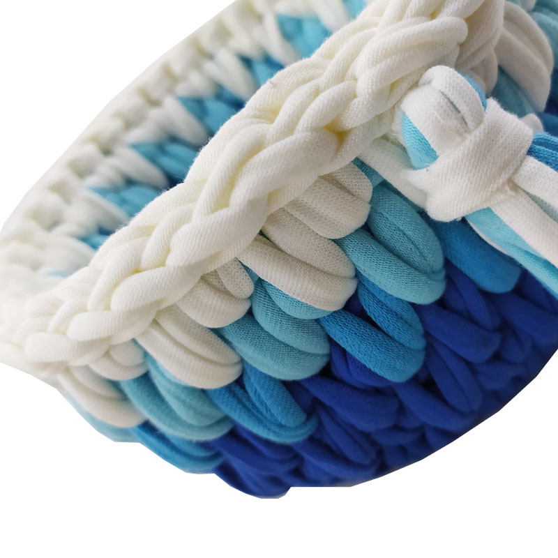 سبد تریکو منگوله دار آبی سایز کوچک