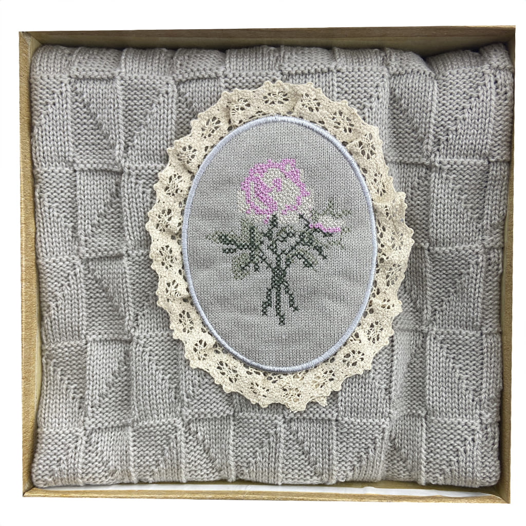 پتو بافت گل دار جعبه ای بی بی فورلایف Baby4Life1