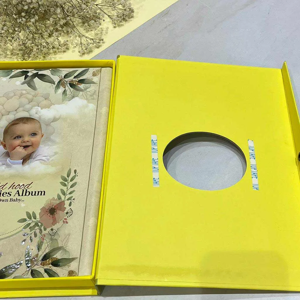 آلبوم خاطرات کودک چایلدهود 45برگی جعبه زرد طرح قلب ستاره ChildHood Momaiez