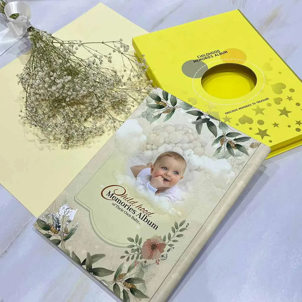 آلبوم خاطرات کودک چایلدهود 45برگی جعبه زرد طرح قلب ستاره ChildHood Momaiez