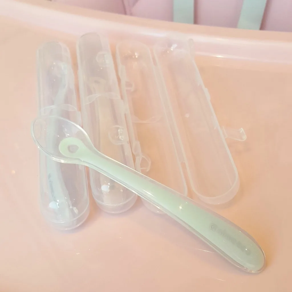 قاشق کیکابو سیلیکونی Silicone spoons with case قابدار 4+ماه تکی Kikkaboo
