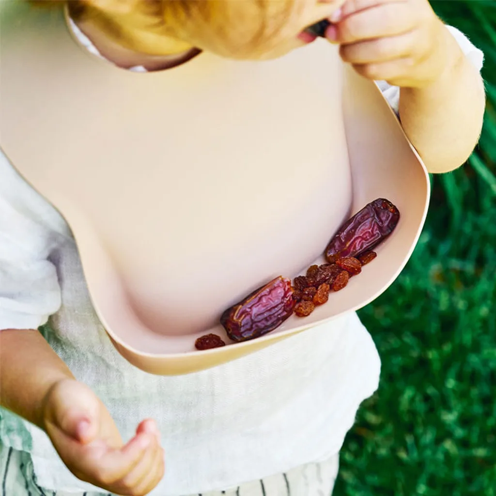 پیشبند سیلیکونی مینیک اوی اوی مدل Basicd Bib کاسه ای قابل تنظیم Minikoioi