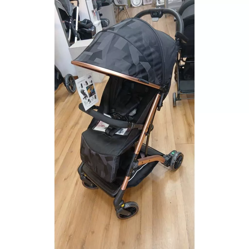 کالسکه مسافرتی کابین سایز تاشو Compass 2 جاکارد هندسی دسته عصایی Cam