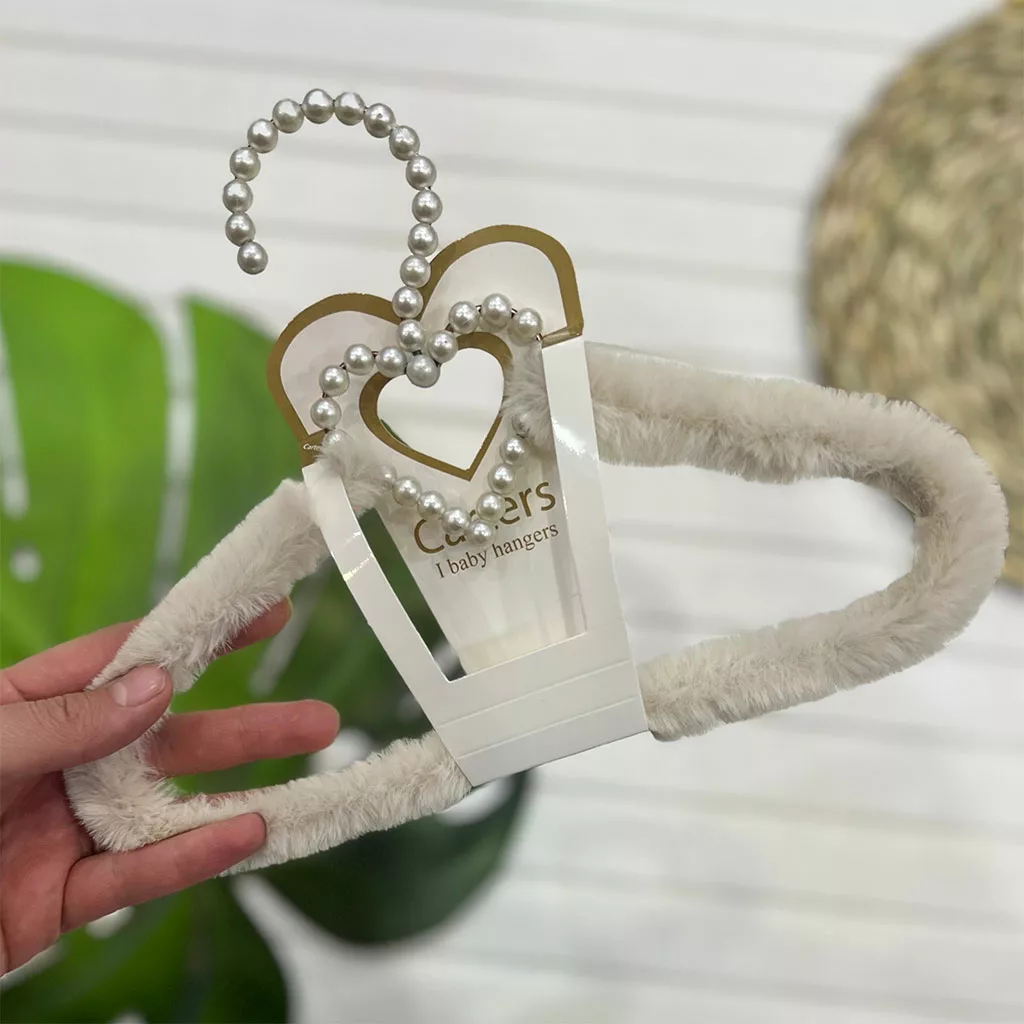 چوب لباسی خز پولیشی قلب صدفی کارترز Carters