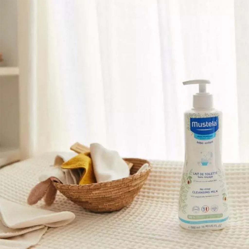 لوسیون بدون آبکشی ماستلا ۵۰۰ میل – Milk پاک‌کننده آووکادو ارگانیک Mustela (مخصوص پوست نوزاد)